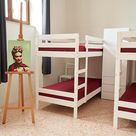Hub Portanova Hostel Трани Екстериор снимка