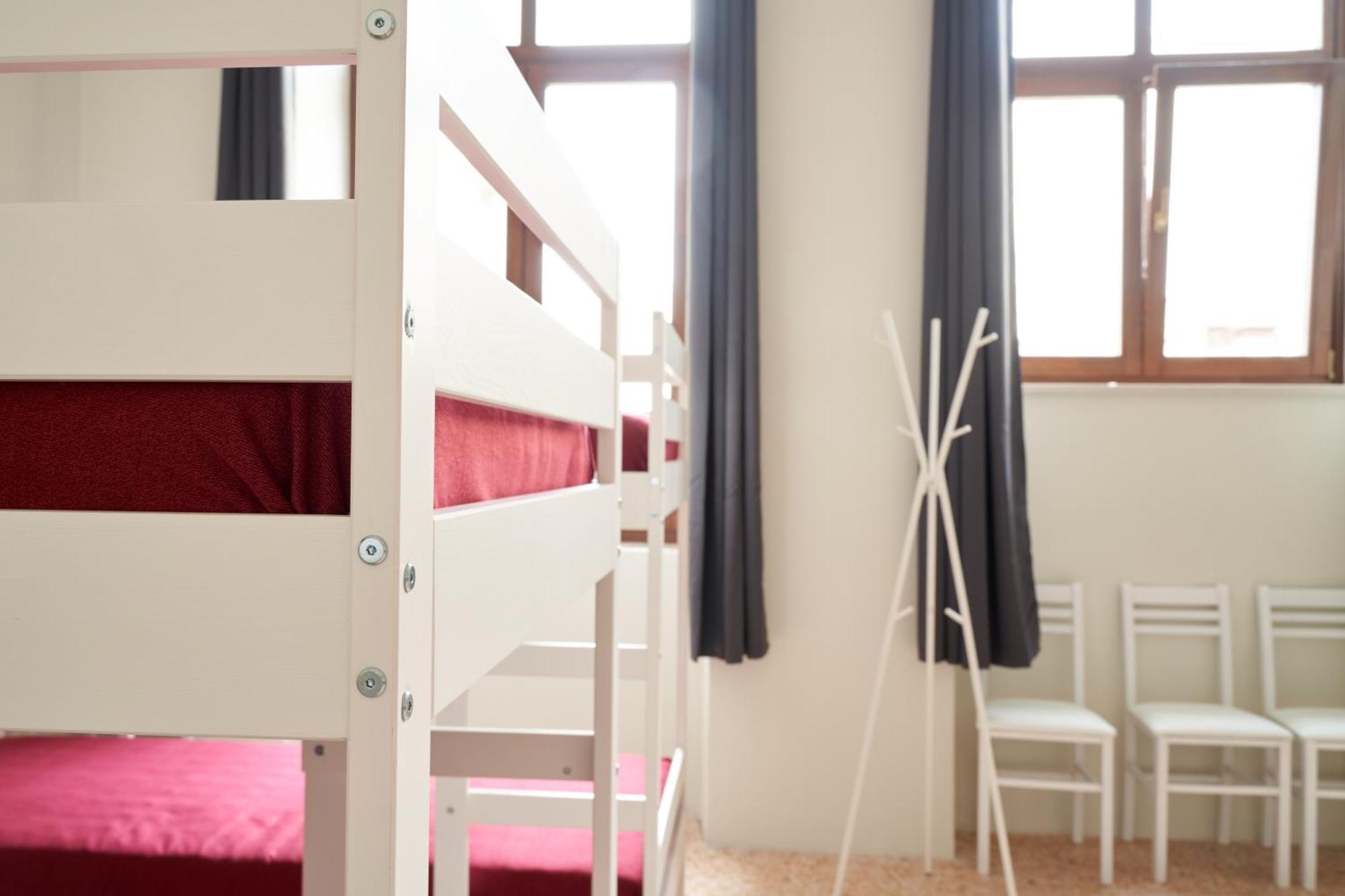 Hub Portanova Hostel Трани Екстериор снимка
