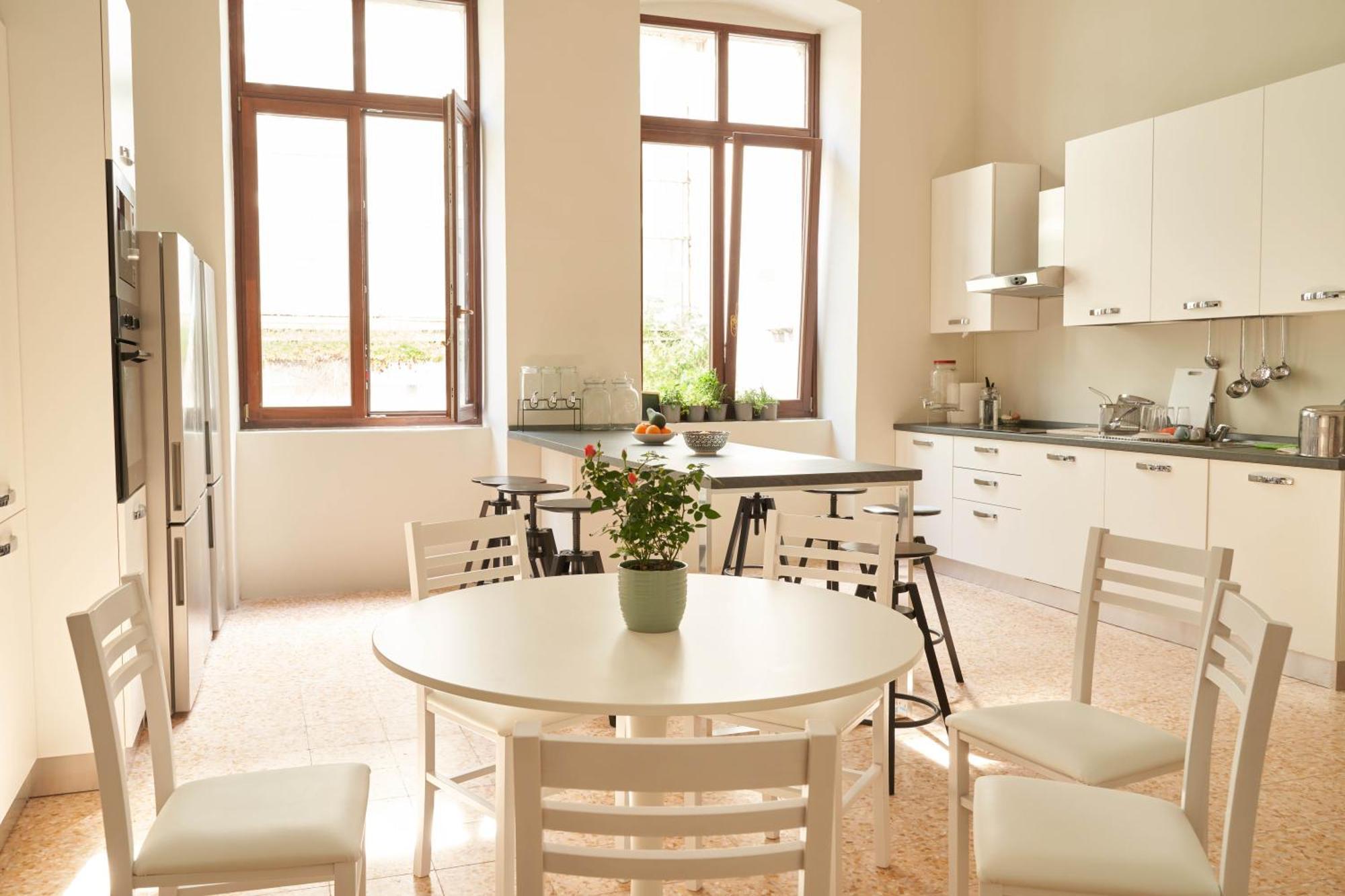 Hub Portanova Hostel Трани Екстериор снимка